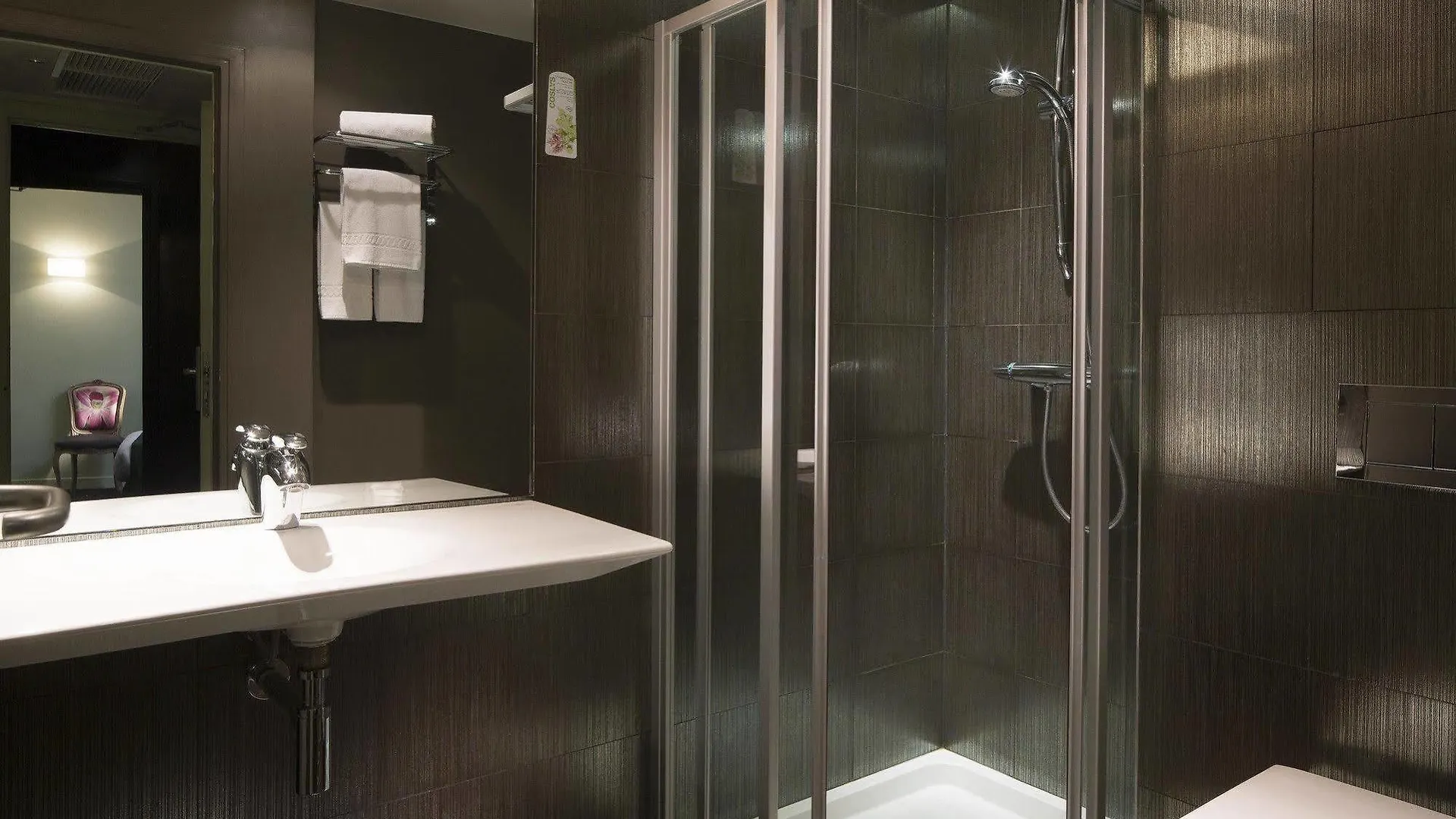 פריז Hotel Le Fabe 3*,  צרפת