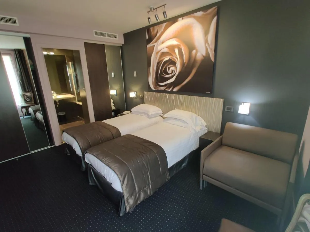 Hotel Le Fabe Париж