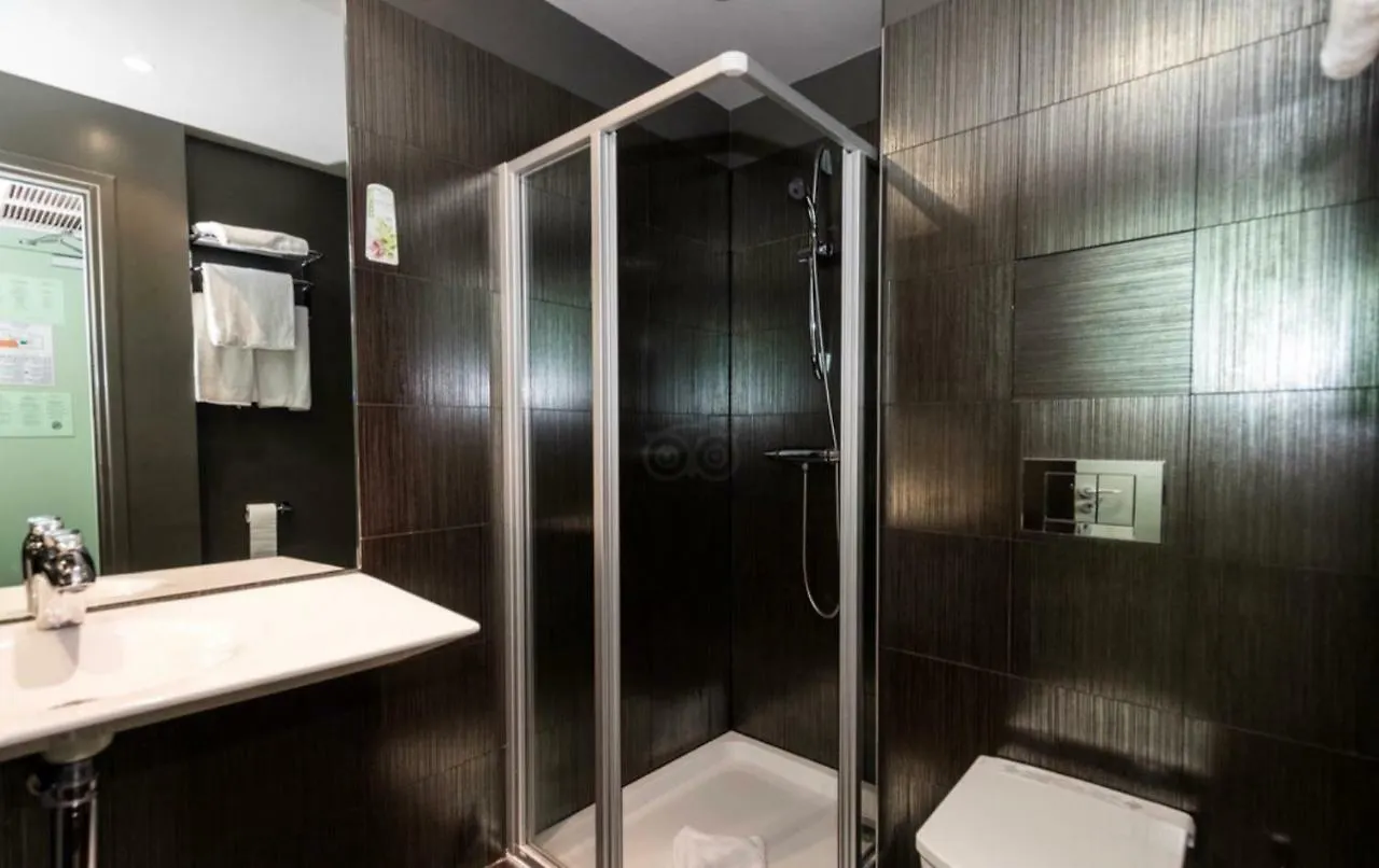 Hotel Le Fabe Paris France